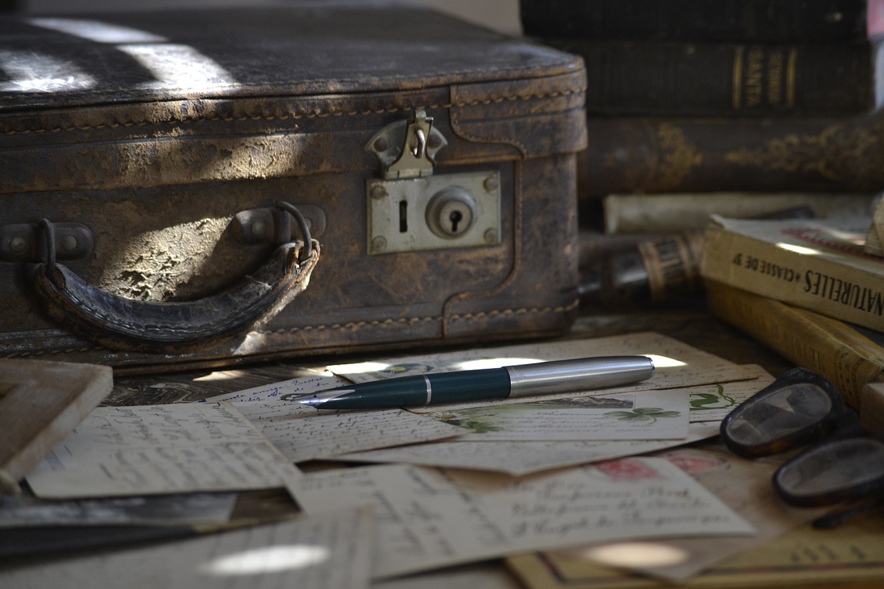 feather, loft, writing-7722882.jpg